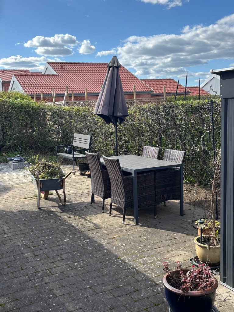 Din Haveekspert arbejder i en velholdt have